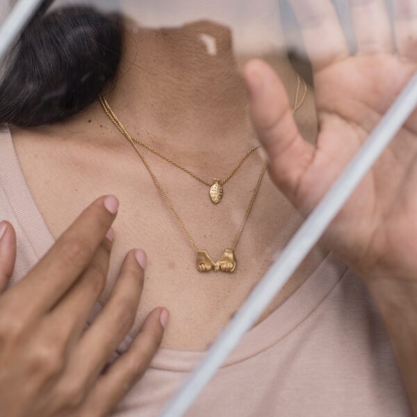 Collar Manos Juntas - Image 6